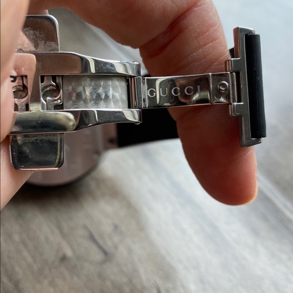 Gucci Men’s Digital Black Rubber Watch - Picture 15 of 16